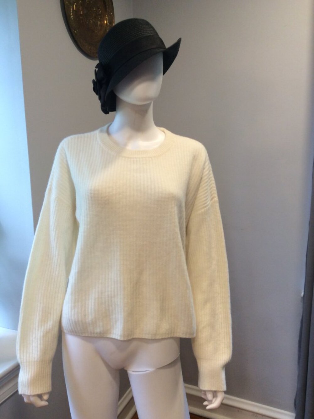 100% Cashmere Ivory  Sweater Size Large